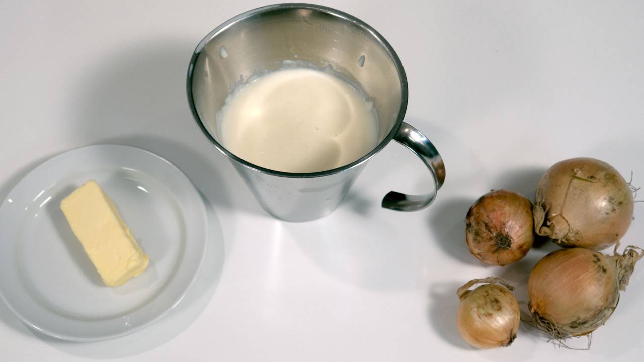 Ingredienser til løgsauce